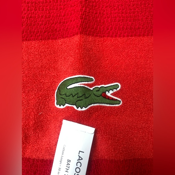 Set of 2 red Lacoste bath towels - Picture 1 of 3